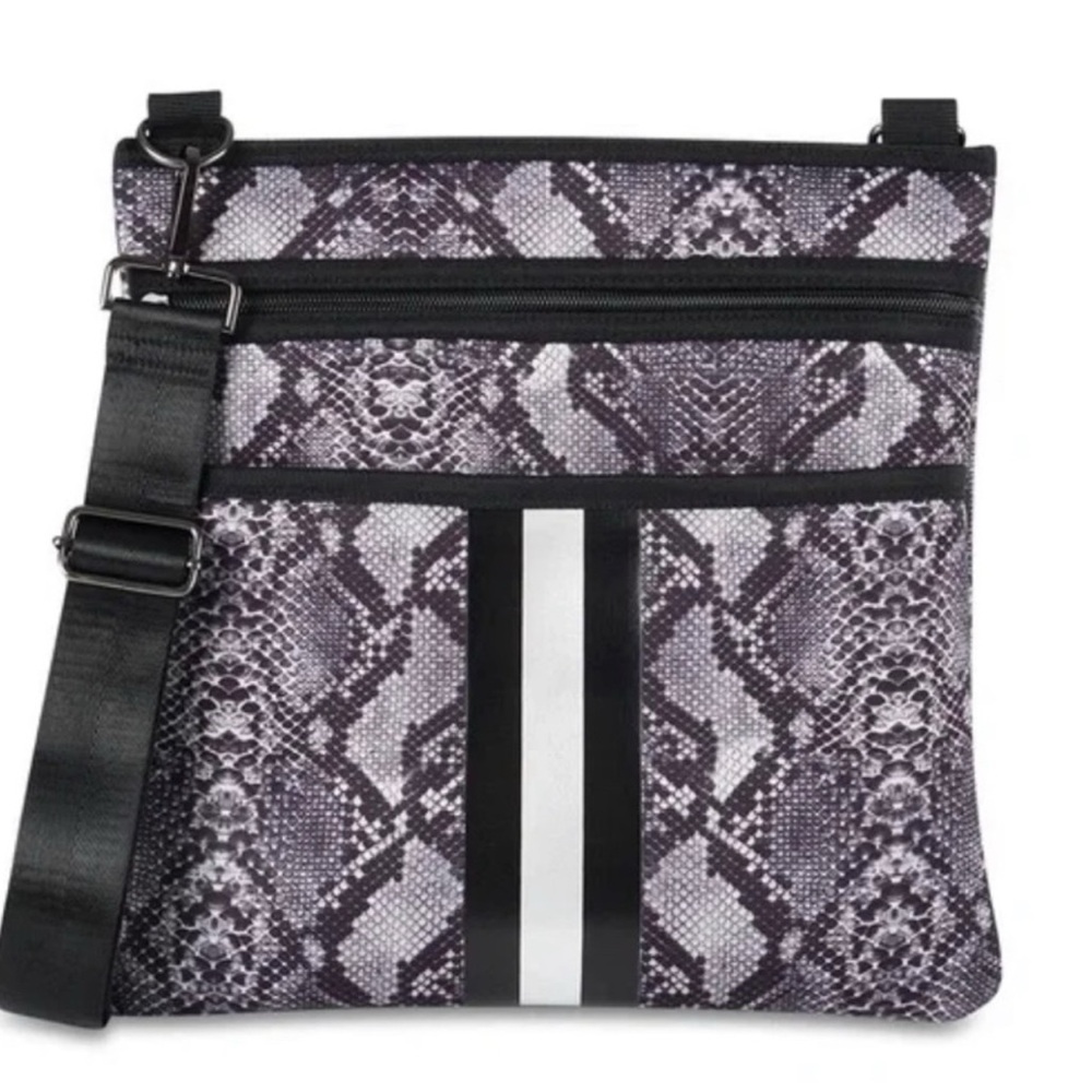 EUC‎ Haute Shore Peyton Vogue Gray Python Snake Crossbody Purse Handbag Animal